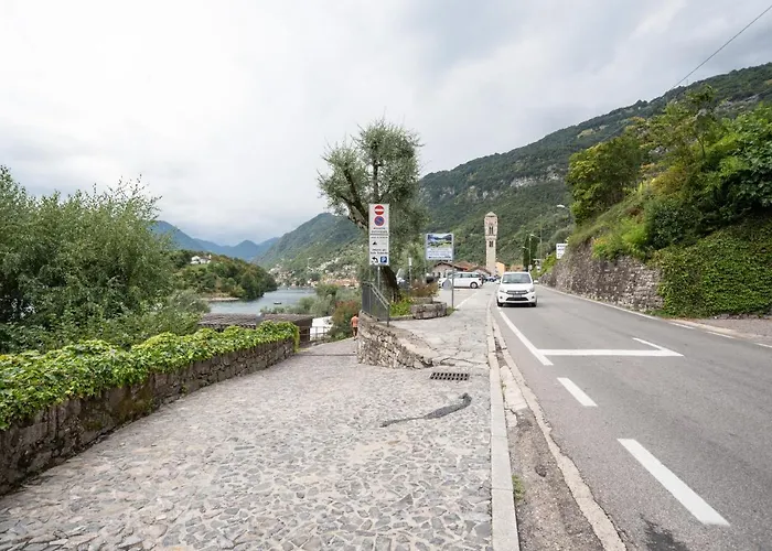 Guesthost - With Balcony & Parking! شقة Ossuccio