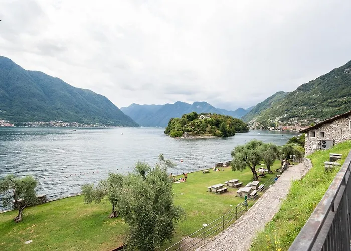 Guesthost - With Balcony & Parking! Apartmán Ossuccio